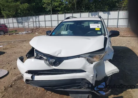 2017 Toyota Rav4 Le z USA, uszkodzony, nr VIN JTMZFREV8HJ124053